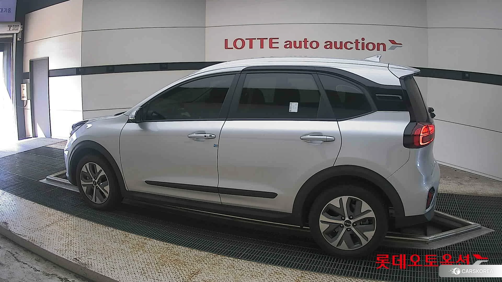 Kia Niro Plus 2023 Sparkling Silver из Кореи, фото 2