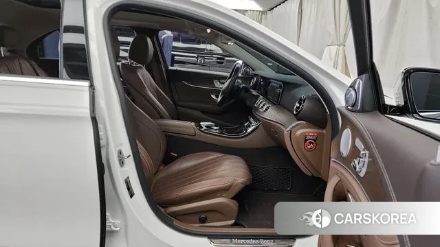 Mercedes-Benz E-Class W213 2019 Белый из Кореи, фото 2