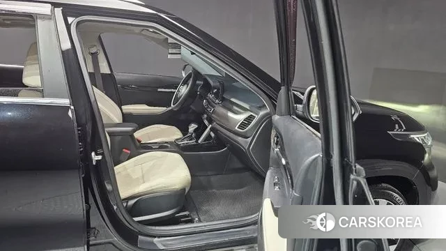 Kia Seltos 2021 Черный из Кореи, фото 2