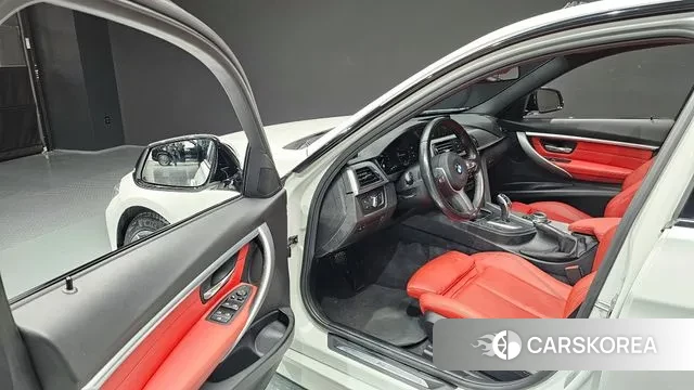 BMW 3 Series (F30) 2018 Белый из Кореи, фото 2