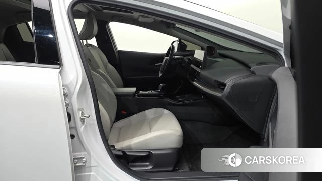 Toyota Prius 5th Generation 2023 Белый из Кореи, фото 2