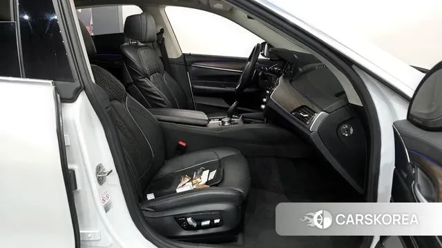 BMW 6 Series GT (G32) 2018 Белый из Кореи, фото 2