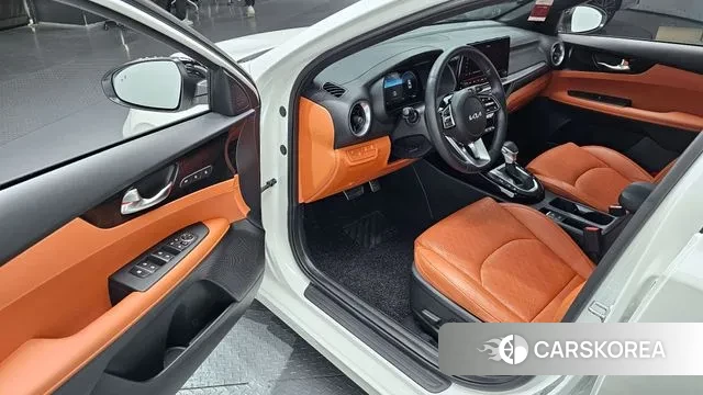 Kia The New K3 2nd generation 2023 Белый из Кореи, фото 2