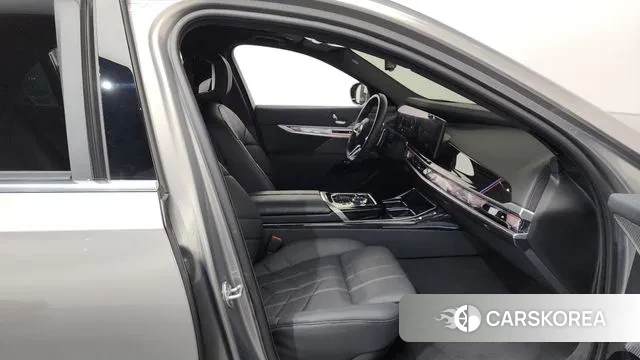 BMW 7 Series (G70) 2025 Серый из Кореи, фото 2