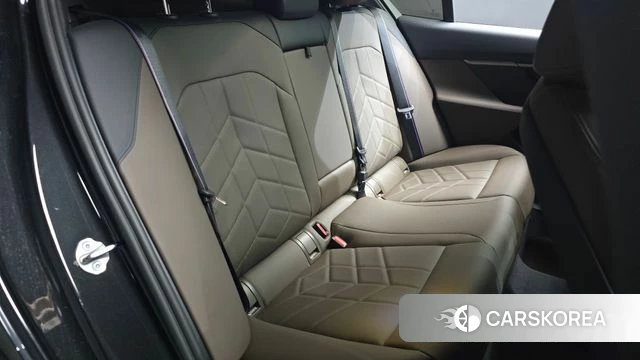BMW 5 Series (G60) 2025 Белый из Кореи, фото 2