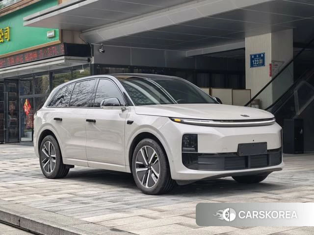 Ideal car Ideal L6 2025 Серебристо-серый из Китая, фото 2