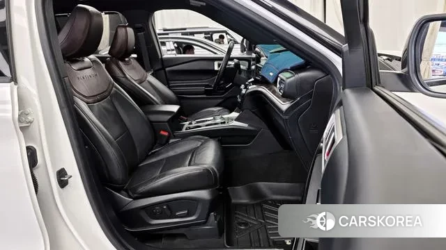 Ford Explorer 6th Generation 2022 Белый из Кореи, фото 2