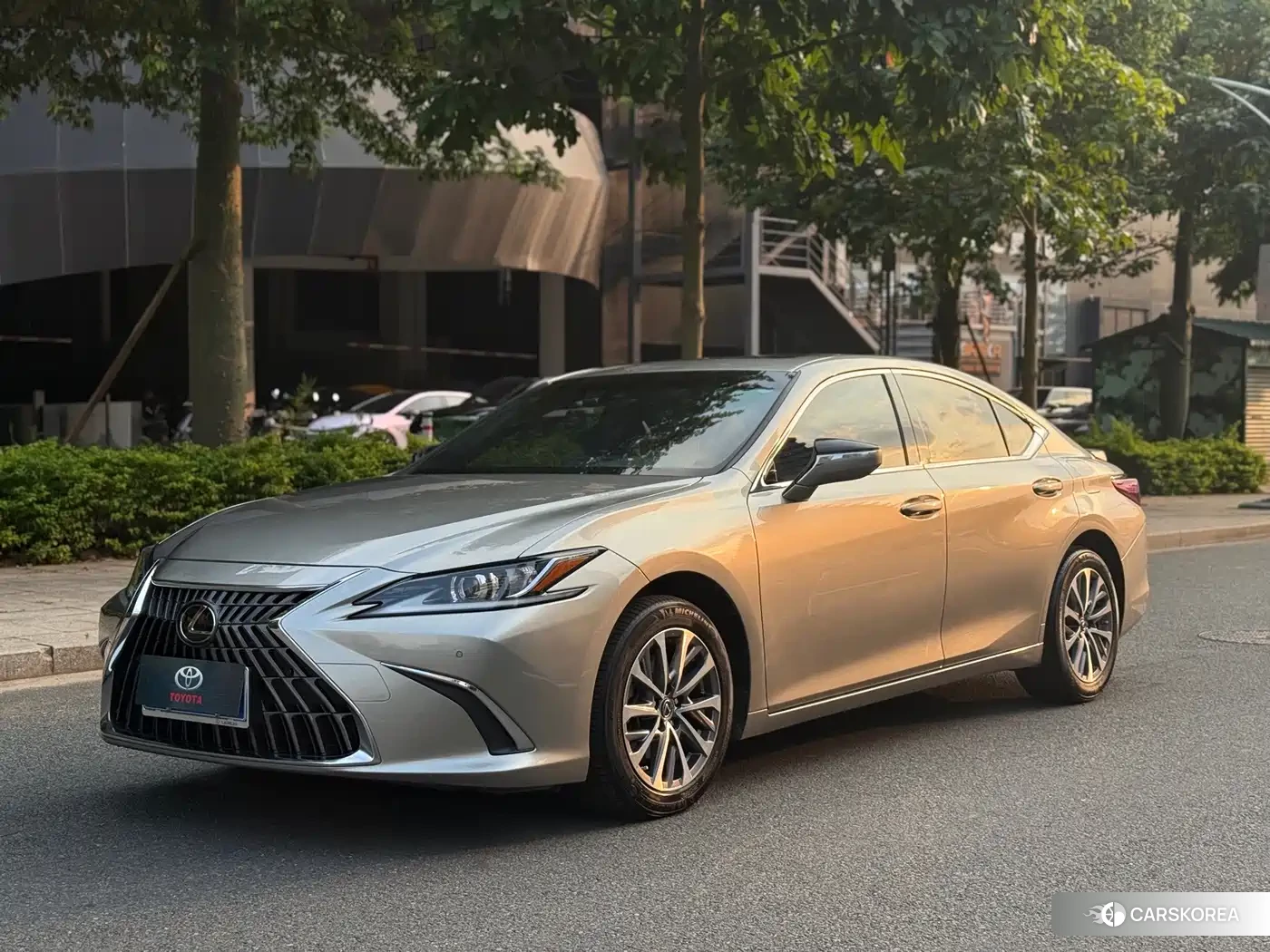 Lexus ES 2023 Silver/gray из Китая, фото 2