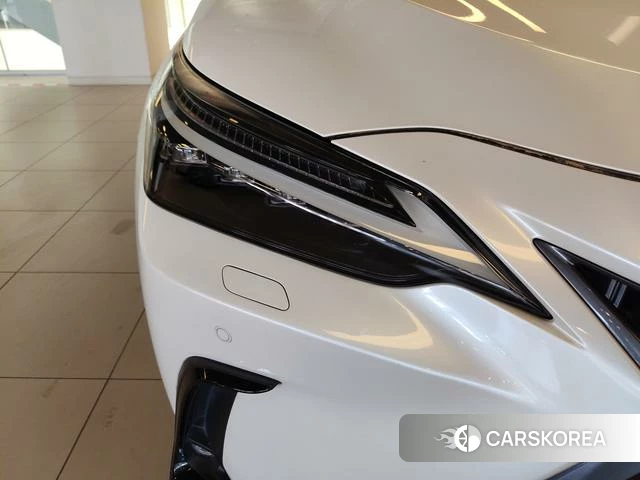 Lexus NX PHEV 2022 Белый из Китая, фото 2