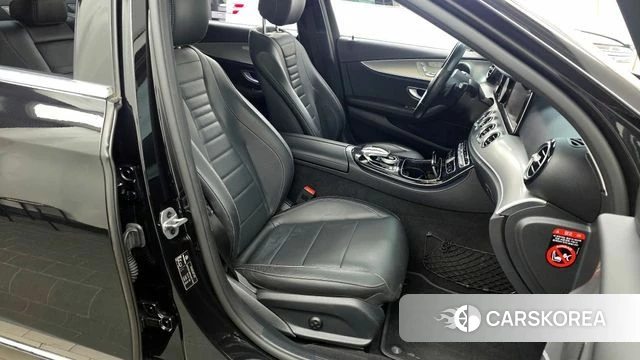 Mercedes-Benz E-Class W213 2019 Черный из Кореи, фото 2