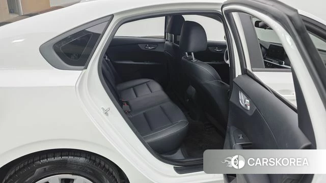 Kia The New K3 2nd generation 2023 Белый из Кореи, фото 2
