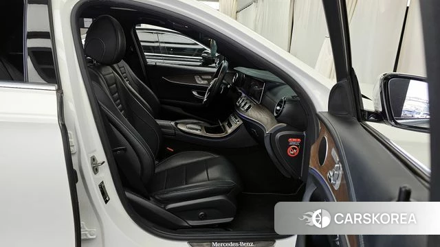 Mercedes-Benz E-Class W213 2021 Белый из Кореи, фото 2