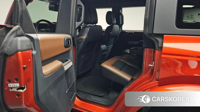 Ford Bronco 6th Generation 2023 Оранжевый из Кореи, фото 2