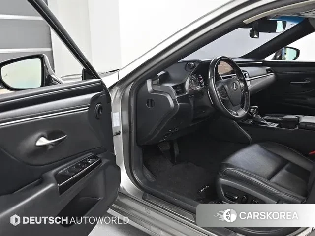 Lexus ES300h 7th generation 2018 Песочный из Кореи, фото 2