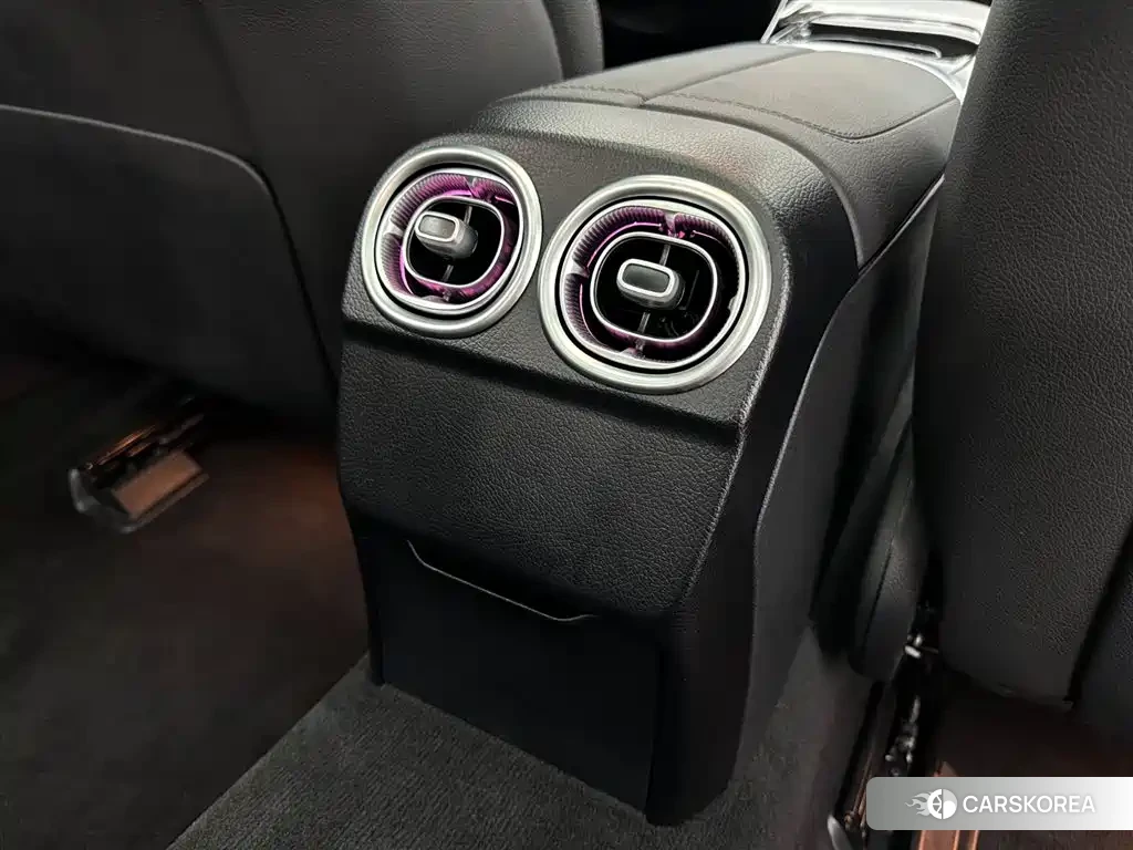 Mercedes-Benz C-class 2024 Белый из Китая, фото 2