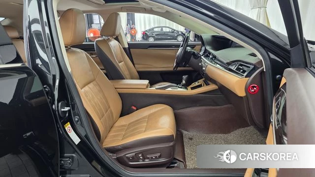 Lexus New ES300h 2018 Черный из Кореи, фото 2