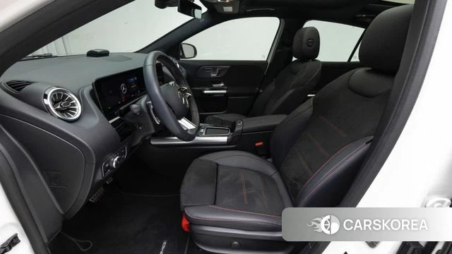 Mercedes-Benz GLA - Class H247 2024 Белый из Кореи, фото 2