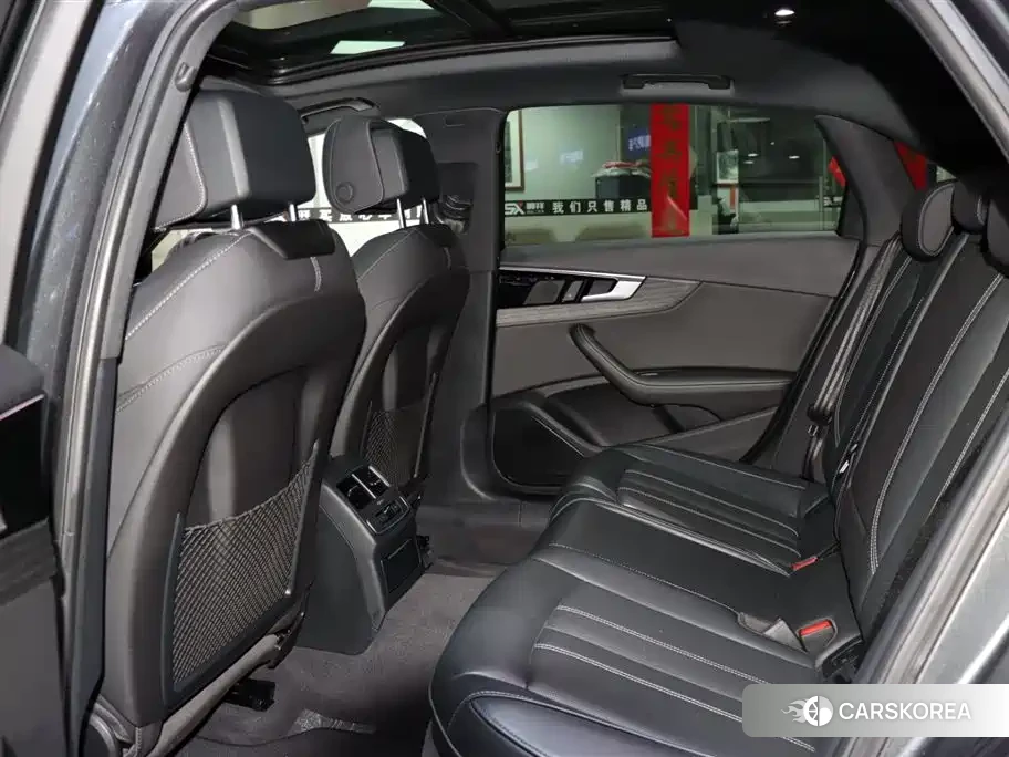Audi A4L 2023 Silver/gray из Китая, фото 2