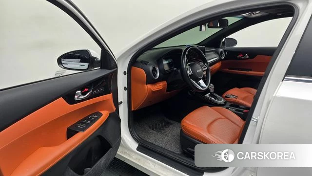 Kia The New K3 2nd generation 2021 Белый из Кореи, фото 2