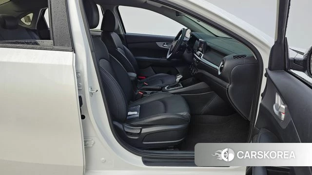 Kia The New K3 2nd generation 2022 Белый из Кореи, фото 2