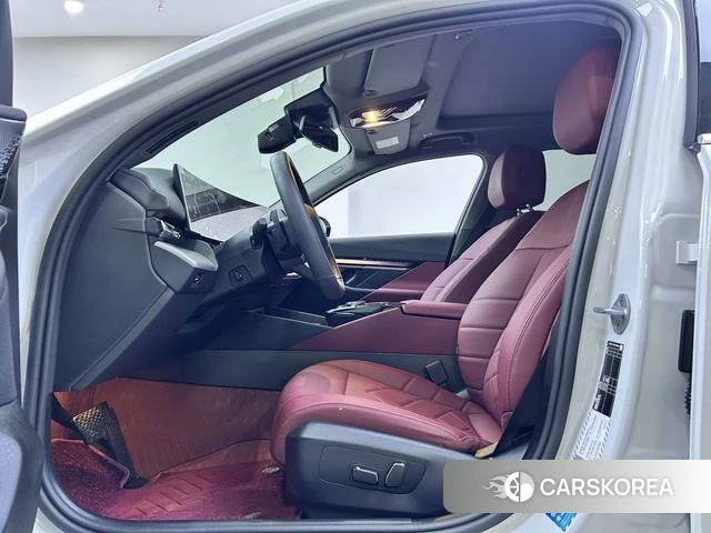 BMW 5 series 2025 Белый из Китая, фото 2