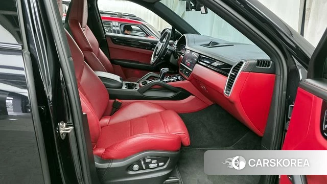 Porsche Cayenne (PO536) 2021 Черный из Кореи, фото 2