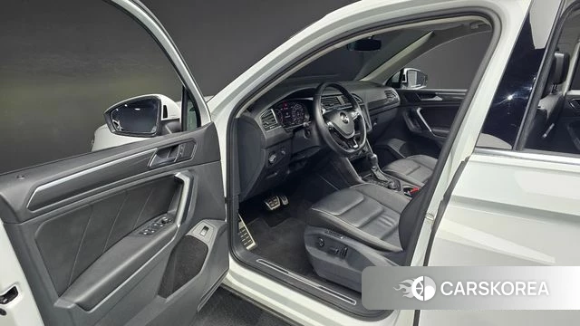 Volkswagen Tiguan second Generation 2018 Белый из Кореи, фото 2