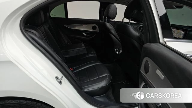 Mercedes-Benz E-Class W213 2019 Белый из Кореи, фото 2