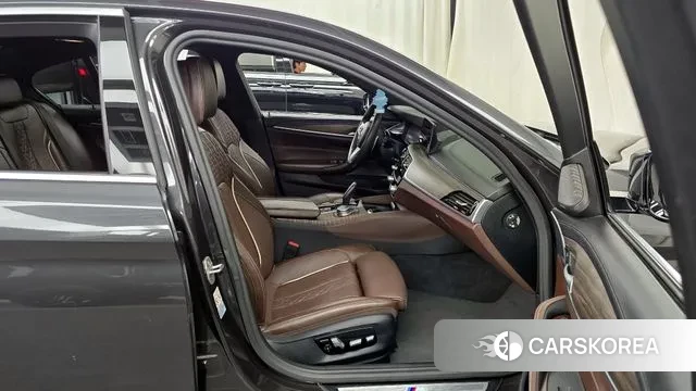 BMW 5 Series (G30) 2020 Серый из Кореи, фото 2