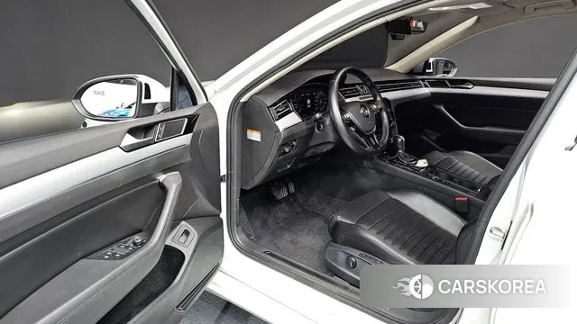 Volkswagen Passat GT (B8) 2018 Белый из Кореи, фото 2