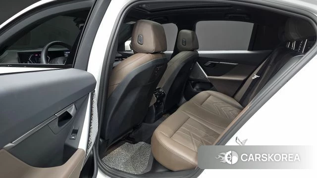 BMW 5 Series (G60) 2024 Белый из Кореи, фото 2