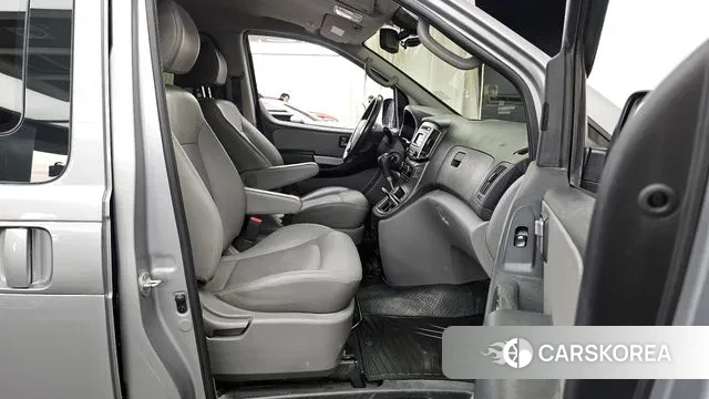 Hyundai Grand Starex 2018 Серебристо-серый из Кореи, фото 2