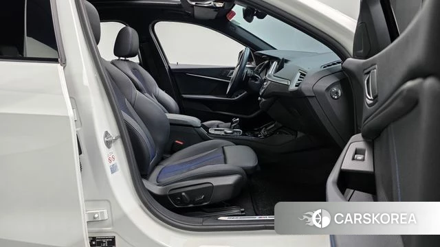 BMW 1 Series (F40) 2023 Белый из Кореи, фото 2