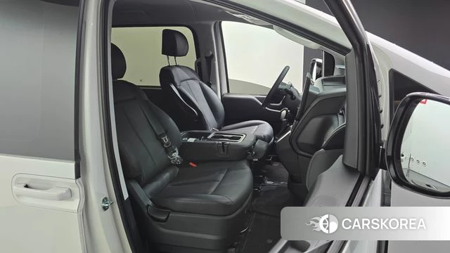 Hyundai Staria 2025 Белый из Кореи, фото 2