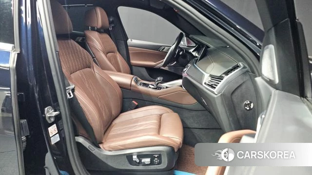 BMW X6 (G06) 2023 Черный из Кореи, фото 2