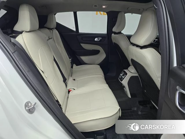 Volvo XC40 2023 Белый из Кореи, фото 2