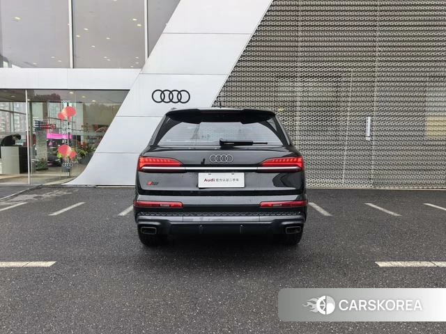Audi Q7 2025 Черный из Китая, фото 2