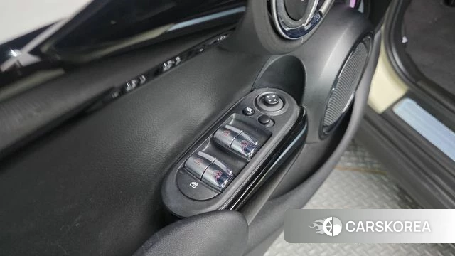 Mini Cooper 2022 Жемчужный цвет из Кореи, фото 2