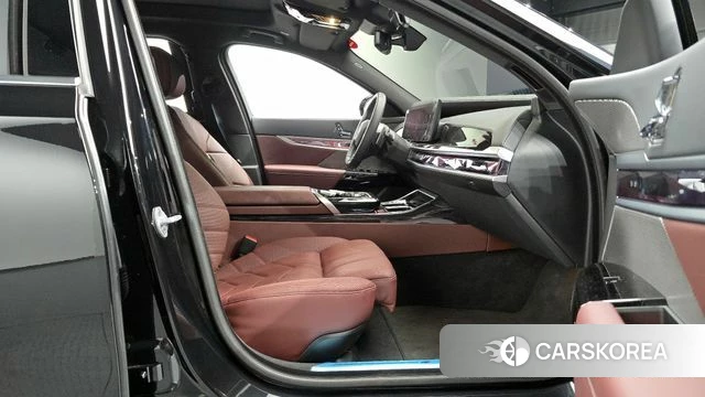 BMW 7 Series (G70) 2025 Черный из Кореи, фото 2