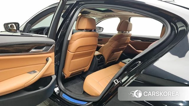 BMW 5 Series (G30) 2021 Черный из Кореи, фото 2