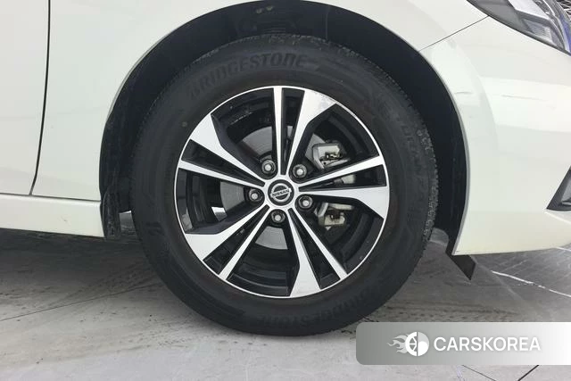 Nissan Xuan Yi 2023 Белый из Китая, фото 2
