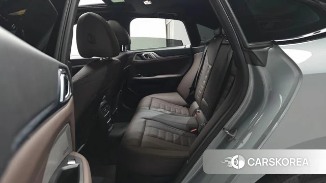 BMW 4 Series (G22) 2024 Небесно-голубой из Кореи, фото 2