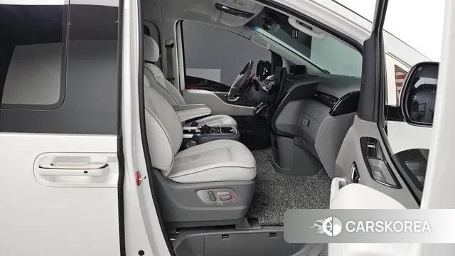 Hyundai Staria 2022 Белый из Кореи, фото 2