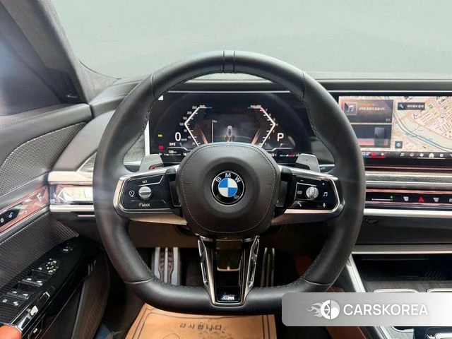 BMW 7 Series (G70) 2023 Светло-серебряный цвет из Кореи, фото 2