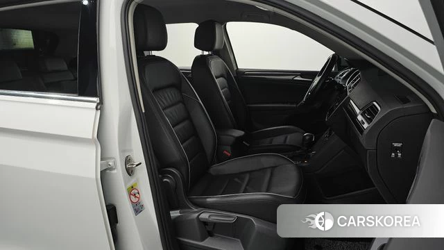 Volkswagen Tiguan second Generation 2020 Белый из Кореи, фото 2