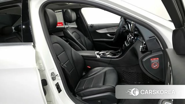 Mercedes-Benz C-Class W205 2018 Белый из Кореи, фото 2