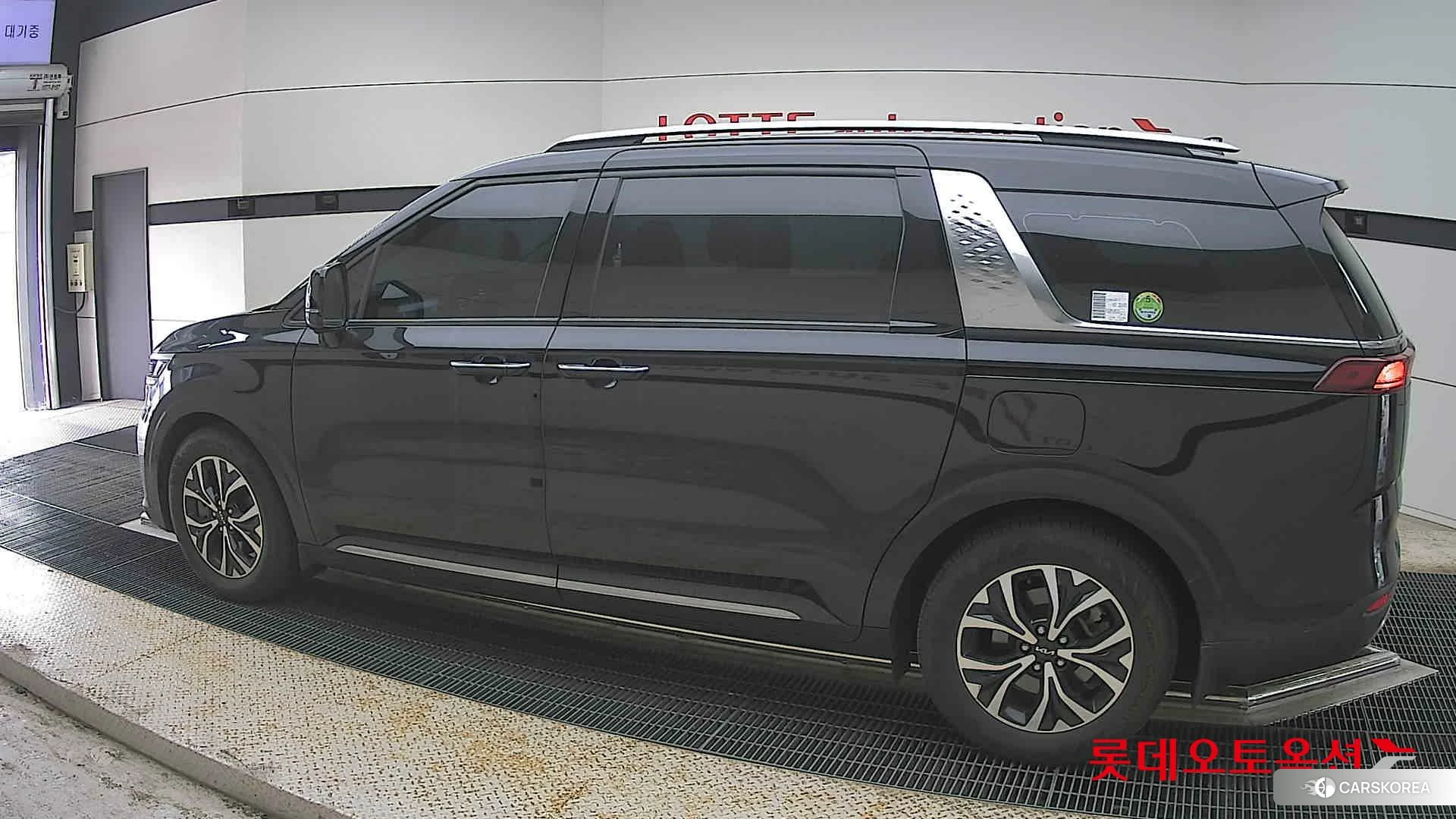 Kia Carnival 2023 Черный из Кореи, фото 2