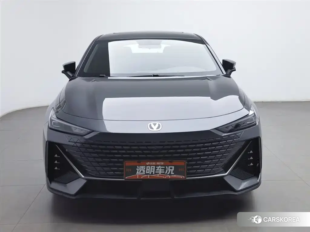 Chang'an Changan UNI-V 2023 Silver/gray из Китая, фото 2