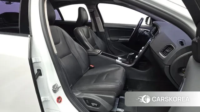 Volvo S60 2018 Белый из Кореи, фото 2