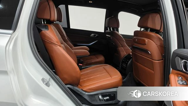 BMW X7 (G07) 2025 Белый из Кореи, фото 2